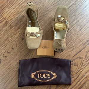 Tod’s Neutral Ballet Flat Shoes